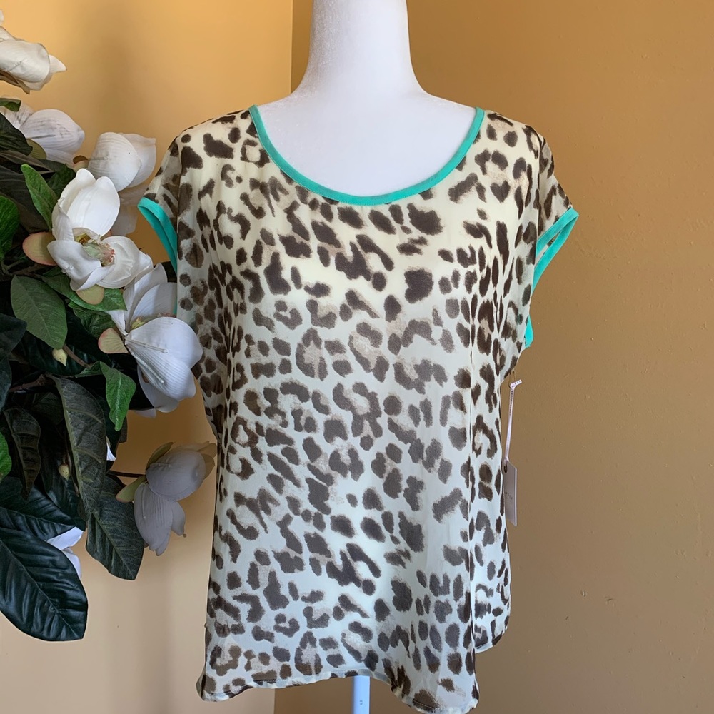 Blu Pepper New Lightweight Animal Print Striped Keyhole Blouse Top Size Medium.